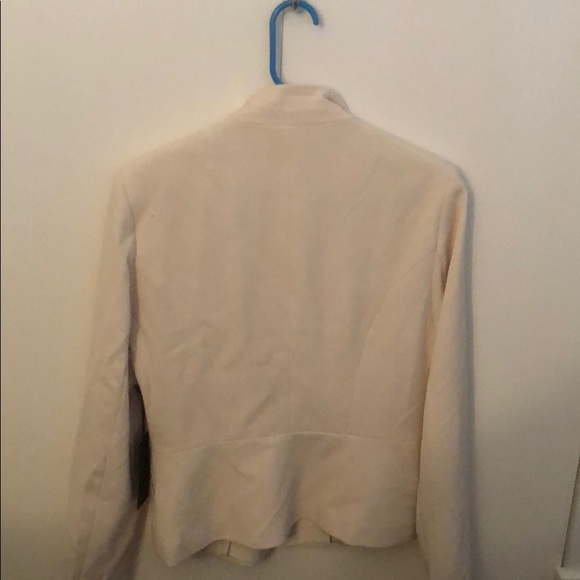 Cream colored blazer from forever 21 never worn - Picture 2 of 6
